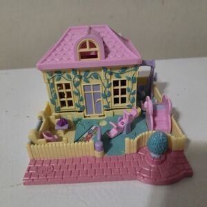 Vintage 1994 Polly Pocket~ Nursery School